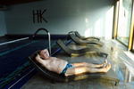 Táta u bazénu