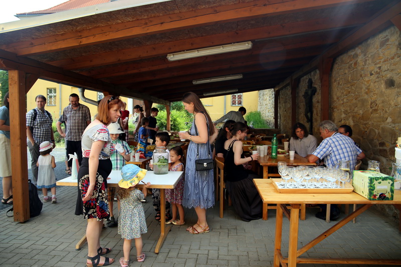 Pod pergolou